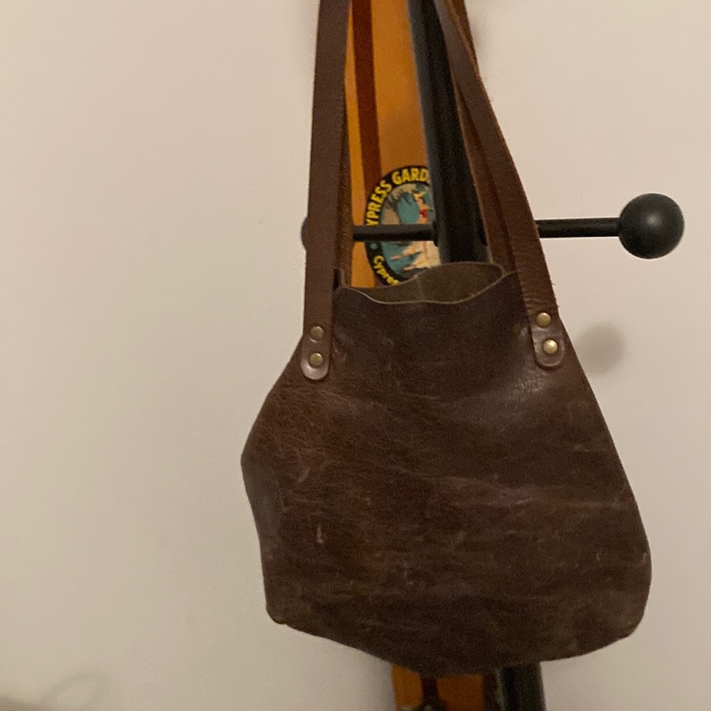 Destress leather tote